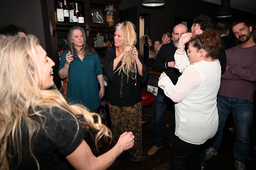 ../Images/10 jaar Ro's Barbershop 100.jpg